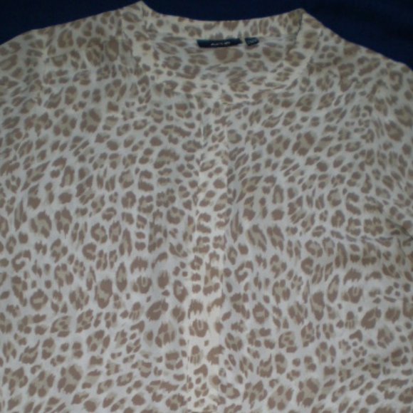SIZE: 0X~LONG SLEEVE..ANIMAL PRINT..HALF ZIP TOP..NWOT'S - Picture 3 of 7